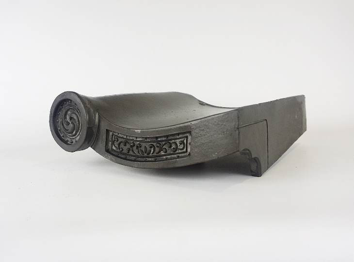 Buy Sode Kyohana Right, Japanese Ceramic Roof Tile Eave Corner Right for sale - YO30010013